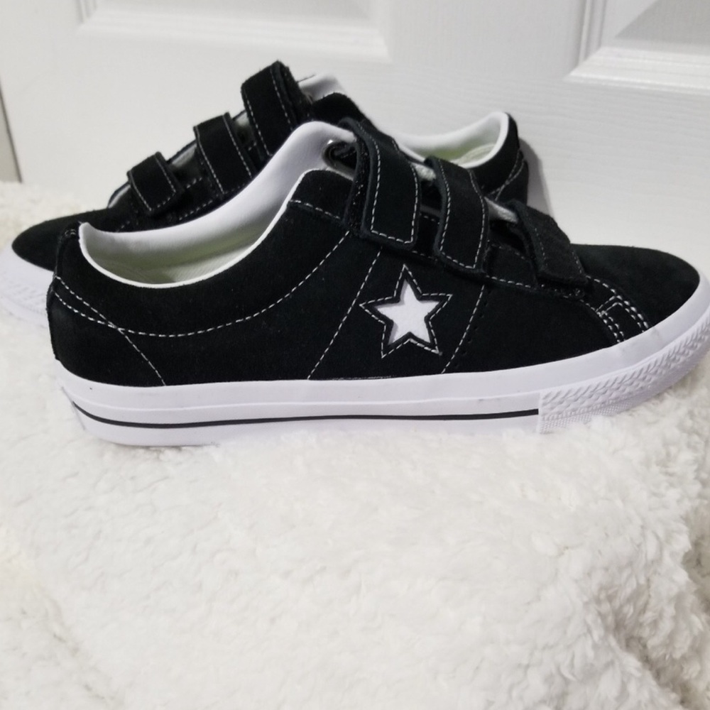 Converse Black Low Top One Star B2
